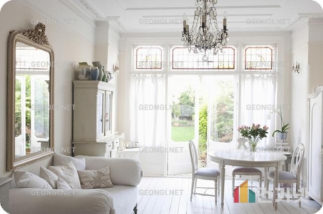 작은 주방을 활용하는 최적의 인테리어 디자인: 공간 활용의 기술