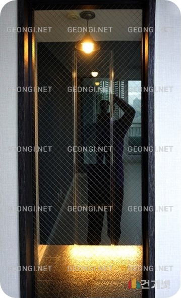 효과적인 조명 배치로 거실 분위기 변화하기 - 인테리어 전문가의 팁