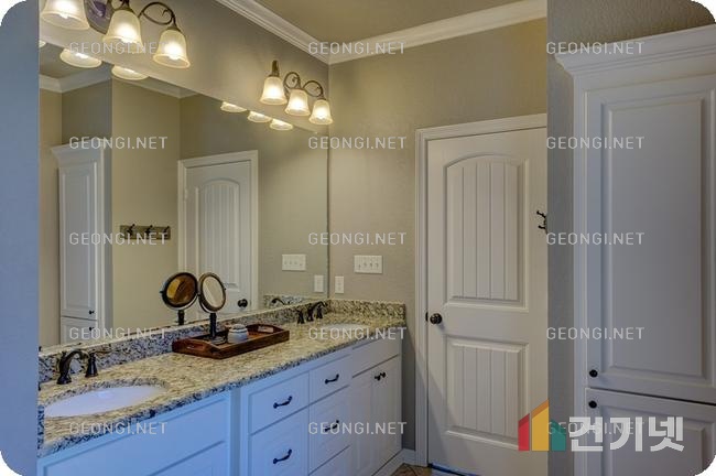 습기를 줄이는 욕실 인테리어 팁: 쾌적한 공간 만들기