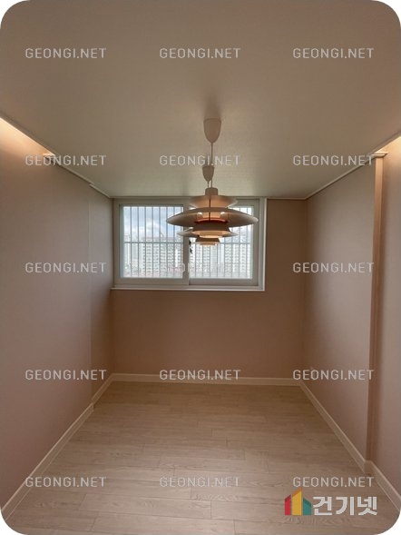 성인 방에 어울리는 모던 인테리어 스타일로 나만의 공간 만들기