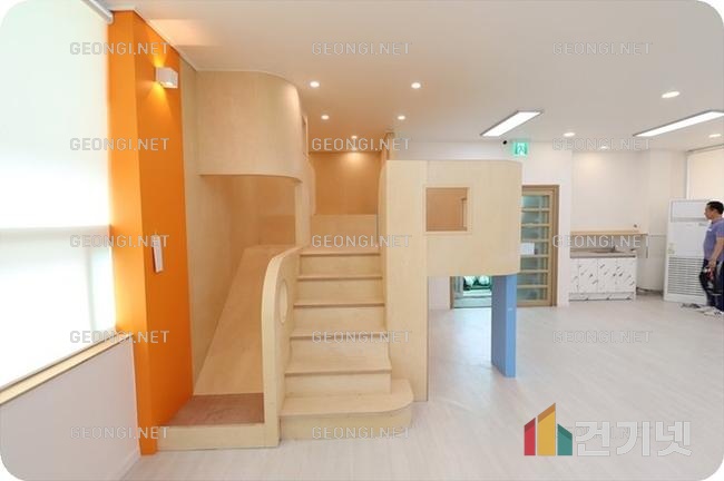 벽지 vs 페인트: 인테리어에서 선택해야 할 최적의 방법은?