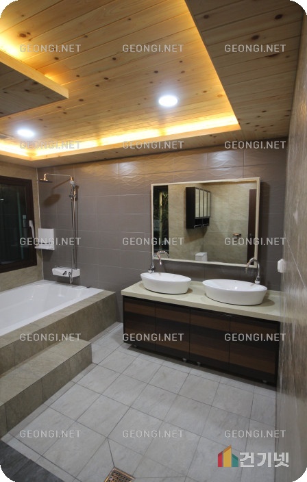 하계 욕실 리모델링: 효율적인 공간 활용과 최신 트렌드