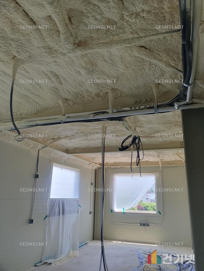 연제구조립식주택 우레탄폼 단열공사로 에너지효율 극대화 및 결로 방지