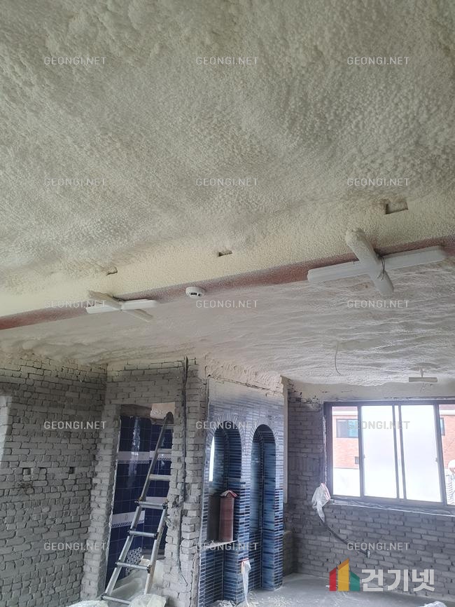 서초구 창고형 마트의 에너지 효율, 경질 우레탄폼 단열공사로 해결하세요!