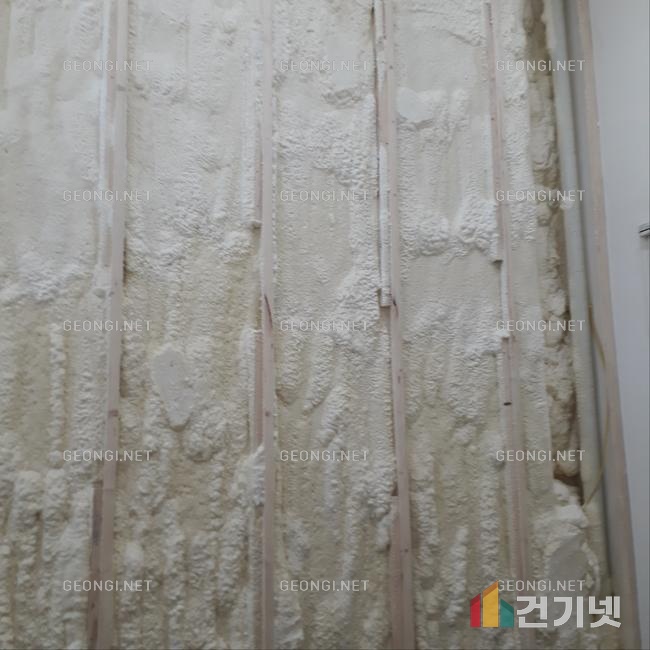 우레탄폼 단열공사로 강남구 도서관 에너지 효율 극대화하기