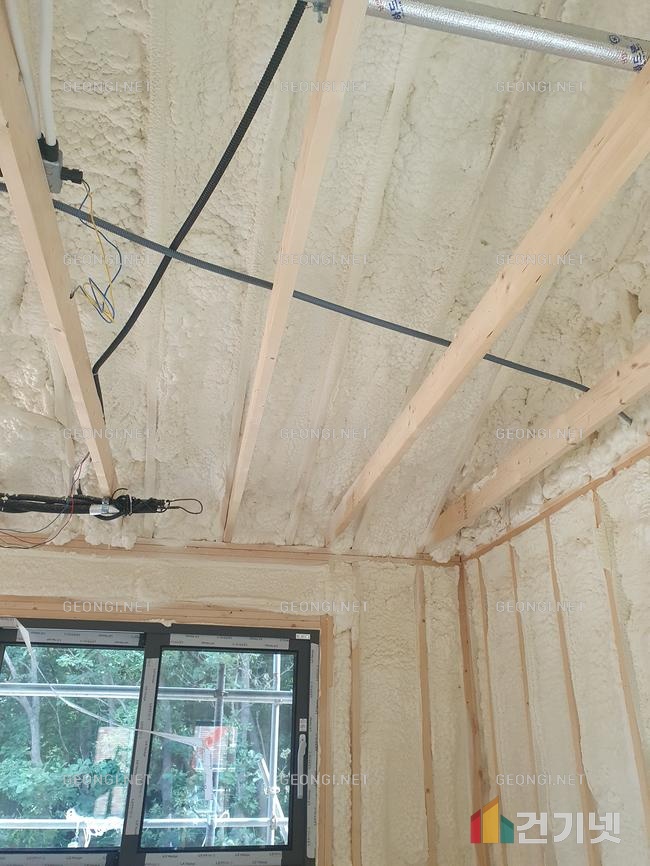 일산 지하실 단열 공사, 경질 우레탄폼으로 결로 문제 해결하기