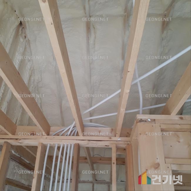 울진군 컨테이너 하우스 우레탄폼 단열공사로 에너지효율 극대화!