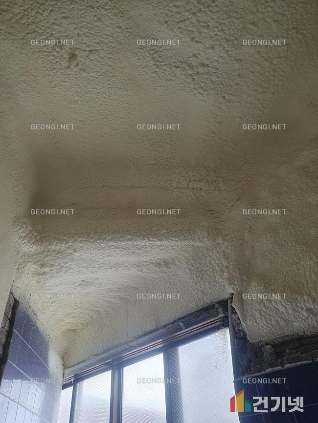 강남구 컨테이너 하우스 단열, 우레탄폼으로 결로와 에너지효율 문제 해결!