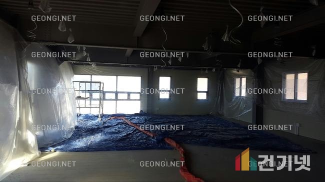 동해시 체류형 쉼터의 결로 방지와 에너지 효율을 위한 수성 연질폼 단열공사