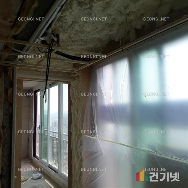 광교 타운하우스 우레탄폼 단열공사, 결로 방지로 에너지 효율 극대화!