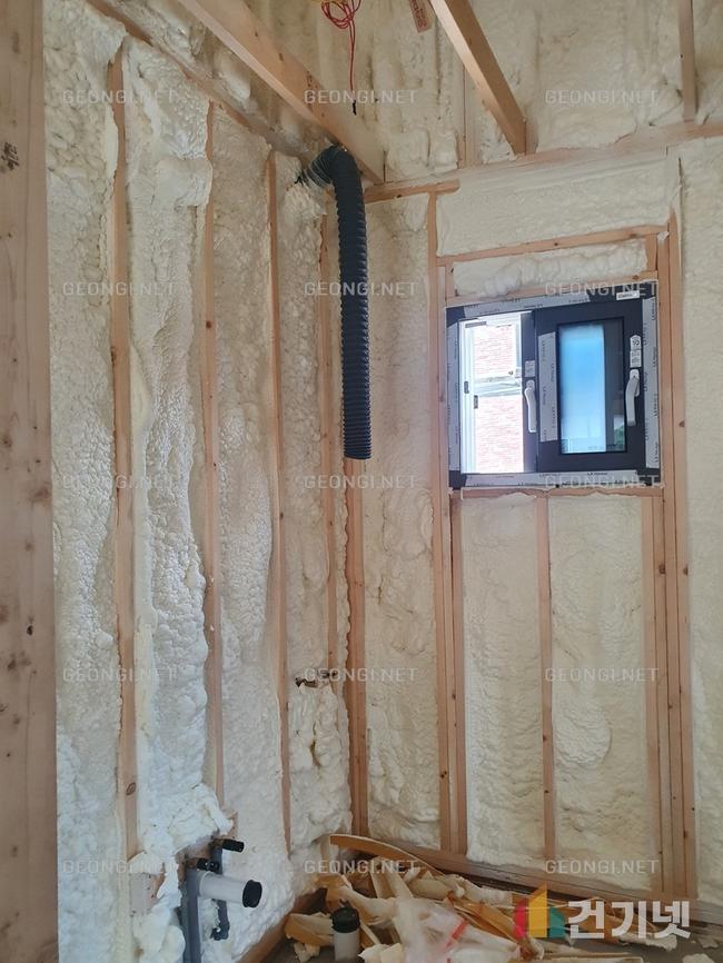 수영구벽단열 난연 우레탄폼 시공, 에너지 효율 극대화!