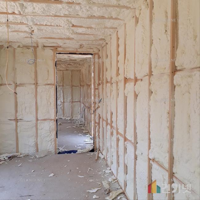 부여군 컨테이너하우스의 에너지 효율을 높이는 우레탄폼 단열공사