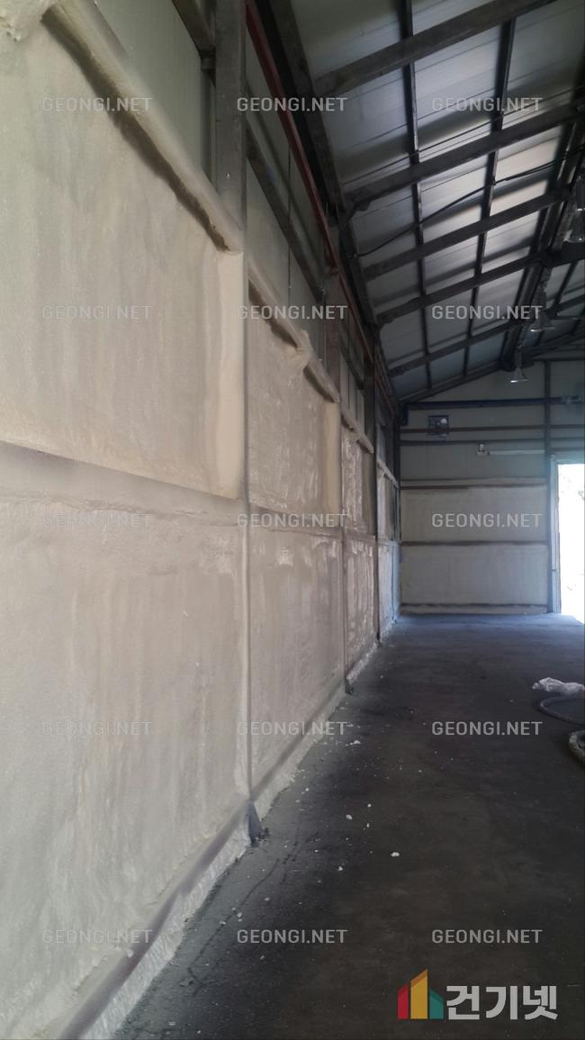 부안군 목조주택의 에너지 효율을 높이는 경질우레탄폼 단열공사