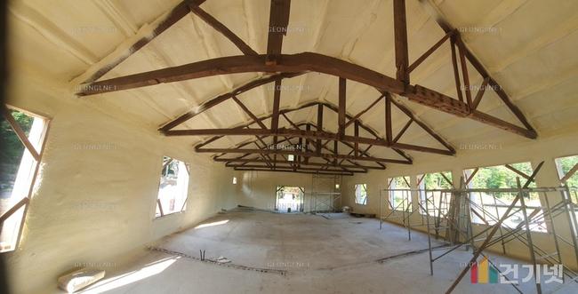 김천시 목조주택의 결로 방지, 연질 우레탄폼 전문 시공 추천