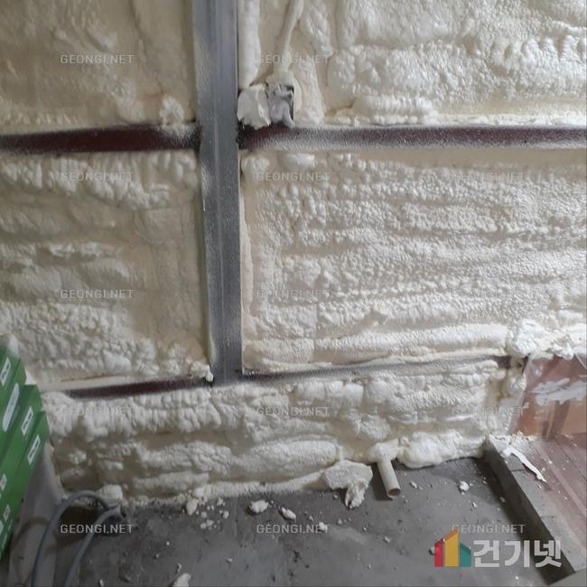 중랑구 물류창고 최적 단열 선택, 경질 우레탄폼으로 에너지 절감!