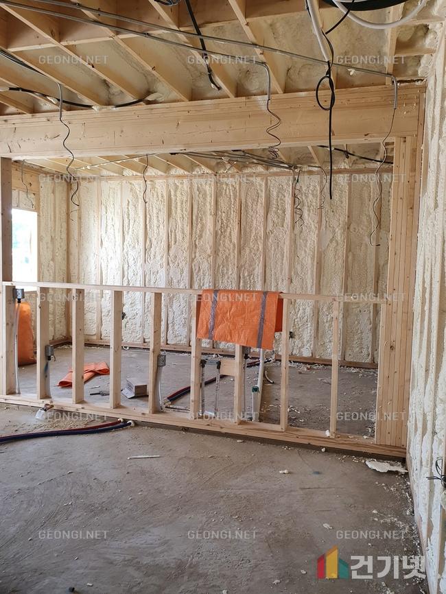 동안구 드라이비트 대체, 난연 우레탄폼 시공으로 에너지 효율 극대화!